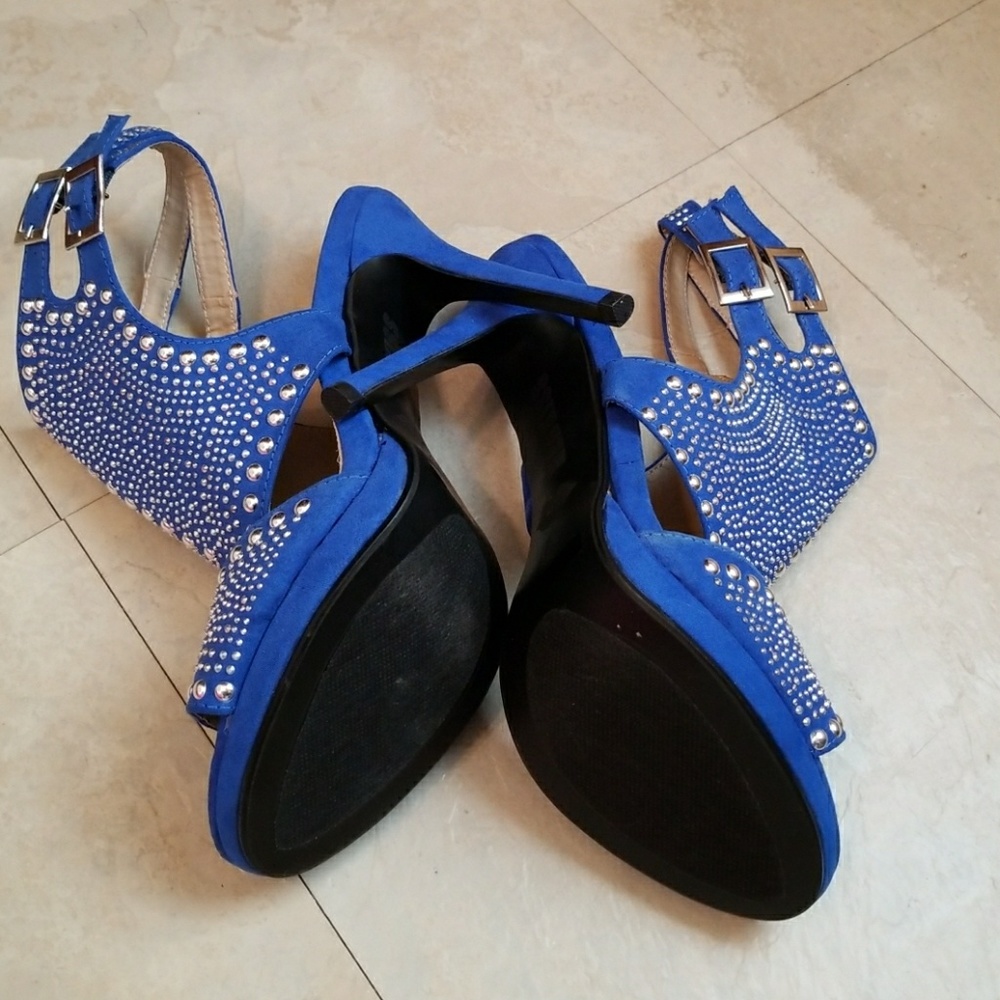 Shoes - Picture 3 of 4